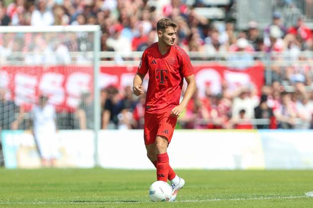 Josip Stanisic (FC Bayern München) in Aktion, am Ball, Einzelaktion, Testspiel, 1.FC Düren vs FC Bayern München, Karl-Knipprath-Stadion am 28. July 2024 in Jülich, Deutschland. (Foto von Oliver Kaelke DeFodi Images) Josip Stanisic (FC Bayern München) controls the ball, Testspiel, 1.FC Düren vs FC Bayern München, Karl-Knipprath-Stadion on July 28, 2024 in Juelich, Germany. (Photo by Oliver Kaelke DeFodi Images) Defodi-678_2024_07_28_OK_FCDFCB_0583