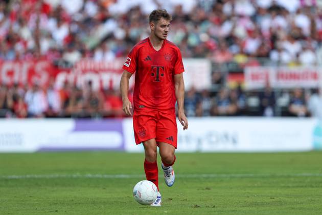 Josip Stanisic (FC Bayern München) in Aktion, am Ball, Einzelaktion, Testspiel, 1.FC Düren vs FC Bayern München, Karl-Knipprath-Stadion am 28. July 2024 in Jülich, Deutschland. (Foto von Oliver Kaelke DeFodi Images) Josip Stanisic (FC Bayern München) controls the ball, Testspiel, 1.FC Düren vs FC Bayern München, Karl-Knipprath-Stadion on July 28, 2024 in Juelich, Germany. (Photo by Oliver Kaelke DeFodi Images) Defodi-678_2024_07_28_OK_FCDFCB_0825