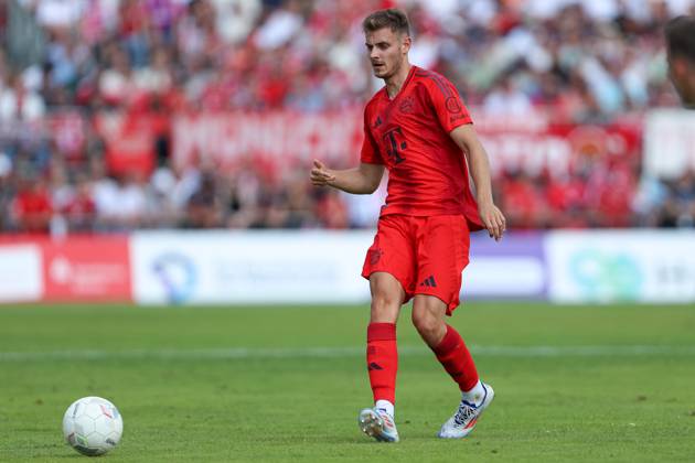 Josip Stanisic (FC Bayern München) in Aktion, am Ball, Einzelaktion, Testspiel, 1.FC Düren vs FC Bayern München, Karl-Knipprath-Stadion am 28. July 2024 in Jülich, Deutschland. (Foto von Oliver Kaelke DeFodi Images) Josip Stanisic (FC Bayern München) controls the ball, Testspiel, 1.FC Düren vs FC Bayern München, Karl-Knipprath-Stadion on July 28, 2024 in Juelich, Germany. (Photo by Oliver Kaelke DeFodi Images) Defodi-678_2024_07_28_OK_FCDFCB_0829
