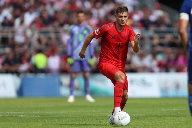 Josip Stanisic (FC Bayern München) in Aktion, am Ball, Einzelaktion, Testspiel, 1.FC Düren vs FC Bayern München, Karl-Knipprath-Stadion am 28. July 2024 in Jülich, Deutschland. (Foto von Oliver Kaelke DeFodi Images) Josip Stanisic (FC Bayern München) controls the ball, Testspiel, 1.FC Düren vs FC Bayern München, Karl-Knipprath-Stadion on July 28, 2024 in Juelich, Germany. (Photo by Oliver Kaelke DeFodi Images) Defodi-678_2024_07_28_OK_FCDFCB_1158