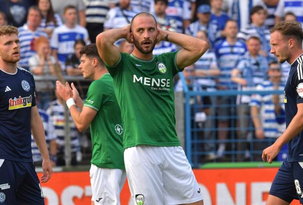 26.07.2024, GER, Fussball, Regionalliga West, Saison 2024 2025, 01. Spieltag, Ohlendorf Stadion im Heidewald, Gütersloh FC Gütersloh - MSV Duisburg 0 : 1 Dimitrios Touratzidis (FC Gütersloh), Aktion, Einzelbild, Quer, Mimik, Gestik