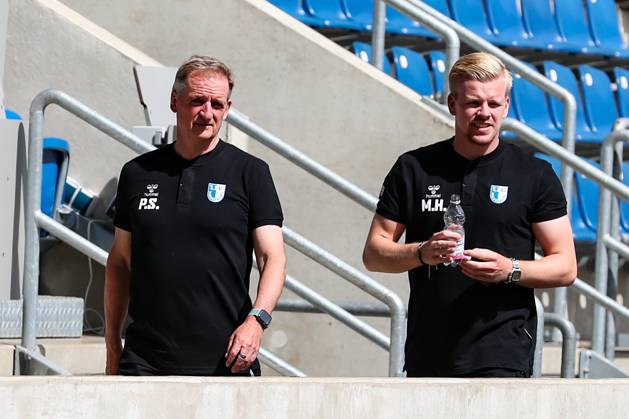 Trainer Petrik Sander (1. FC Magdeburg) und Torwartkoordinator Maximilian Heidel (1. FC Magdeburg) - Fussball NOFV-Oberliga Süd Porträttermin 2023 2024 offizieller Fototermin 1. FC Magdeburg U23 in der MDCC Arena in Magdeburg - Deutschland, Fussball, Maenner, GER, 26.07.2023