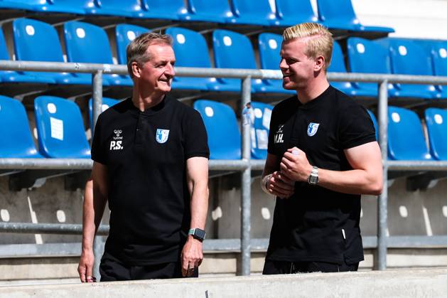 Trainer Petrik Sander (1. FC Magdeburg) und Torwartkoordinator Maximilian Heidel (1. FC Magdeburg) - Fussball NOFV-Oberliga Süd Porträttermin 2023 2024 offizieller Fototermin 1. FC Magdeburg U23 in der MDCC Arena in Magdeburg - Deutschland, Fussball, Maenner, GER, 26.07.2023