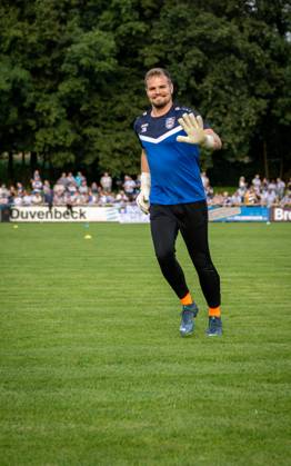 Fussball, Saison 2024 2025, Niederrheinpokal 20.08.2023, 01. Runde, Herren, BW Dingden (weiss) vs. MSV Duisburg (schwarz) Johannes Buers (Torwart BW Dingden), Hamminkeln Sportanlage BW Dingden Nordrhein-Westfalen Deutschland