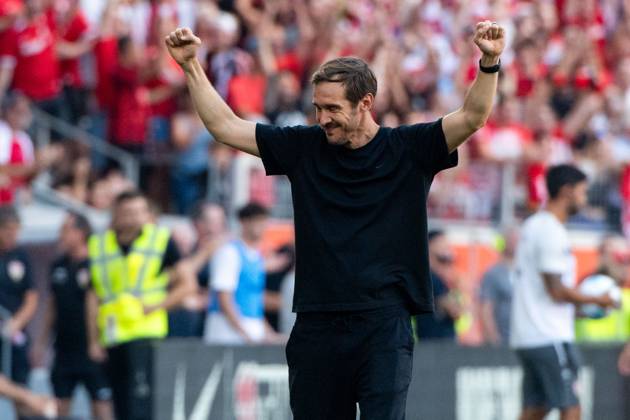 Julian Schuster (SC Freiburg, Trainer) jubelt ueber den Sieg, GER, SC Freiburg (SCF) vs VfB Stuttgart (VFB), Fussball Bundesliga, 1. Spieltag, Saison 2024 2025, 24.08.2024 DFB DFL regulations prohibit any use of photographs as image sequences and or quasi-video GER, SC Freiburg (SCF) vs VfB Stuttgart (VFB), Fussball Bundesliga, 1. Spieltag, Saison 2024 2025, 24.08.2024 Freiburg Copyright: xEibner-Pressefoto Memmlerx EP_MMR
