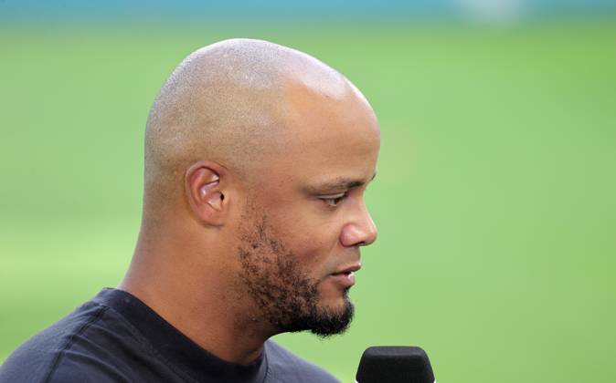 Cheftrainer Vincent Kompany (FC Bayern Muenchen) Fussball, Herren, Saison 2024 2025, 1.Liga, Bundesliga, Volkswagenarena, VfL Wolfsburg gegen FC Bayern Muenchen, 2-3 DFL REGULATIONS PROHIBIT ANY USE OF PHOTOGRAPHS AS IMAGE SEQUENCES AND OR QUASI-VIDEO.