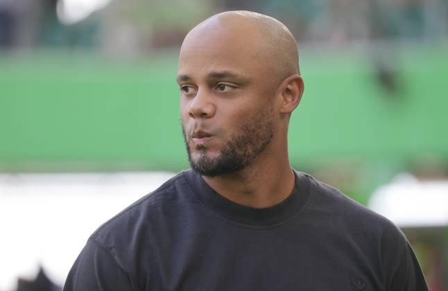 Cheftrainer Vincent Kompany (FC Bayern Muenchen) Fussball, Herren, Saison 2024 2025, 1.Liga, Bundesliga, Volkswagenarena, VfL Wolfsburg gegen FC Bayern Muenchen, 2-3 DFL REGULATIONS PROHIBIT ANY USE OF PHOTOGRAPHS AS IMAGE SEQUENCES AND OR QUASI-VIDEO.