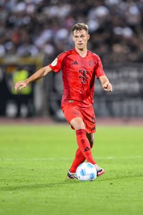 Joshua Kimmich (FC Bayern Muenchen) in Aktion, am Ball, Einzelaktion waehrend des DFB-Pokal - erstrunden Spiels zwischen dem SSV Ulm 1846 Fussball und FC Bayern München im Donaustadion am 16. August 2024 in Ulm, Deutschland. (Foto von Harry Langer DeFodi Images) +++ Joshua Kimmich (FC Bayern Muenchen) controls the Ball during the DFB-Pokal - First Round match between SSV Ulm 1846 Fussball and FC Bayern Muenchen at Donaustadion on August 16, 2024 in Ulm, Germany. (Photo by Harry Langer DeFodi Images) DFB DFL REGULATIONS PROHIBIT ANY USE OF PHOTOGRAPHS AS IMAGE SEQUENCES AND OR QUASI-VIDEO. (Photo by Harry Langer DeFodi Images) DFB DFL REGULATIONS PROHIBIT ANY USE OF PHOTOGRAPHS AS IMAGE SEQUENCES AND OR QUASI-VIDEO. Defodi-541_SSVFCB240816_263