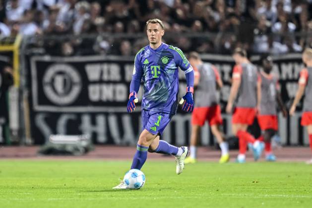Torwart Manuel Neuer (FC Bayern Muenchen) in Aktion, am Ball, Einzelaktion waehrend des DFB-Pokal - erstrunden Spiels zwischen dem SSV Ulm 1846 Fussball und FC Bayern München im Donaustadion am 16. August 2024 in Ulm, Deutschland. (Foto von Harry Langer DeFodi Images) +++ Torwart Manuel Neuer (FC Bayern Muenchen) controls the Ball during the DFB-Pokal - First Round match between SSV Ulm 1846 Fussball and FC Bayern Muenchen at Donaustadion on August 16, 2024 in Ulm, Germany. (Photo by Harry Langer DeFodi Images) DFB DFL REGULATIONS PROHIBIT ANY USE OF PHOTOGRAPHS AS IMAGE SEQUENCES AND OR QUASI-VIDEO. (Photo by Harry Langer DeFodi Images) DFB DFL REGULATIONS PROHIBIT ANY USE OF PHOTOGRAPHS AS IMAGE SEQUENCES AND OR QUASI-VIDEO. Defodi-541_SSVFCB240816_266