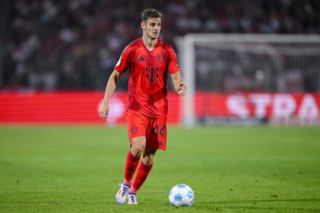 Josip Stanisic (FC Bayern Muenchen) in Aktion, am Ball, Einzelaktion waehrend des DFB-Pokal - erstrunden Spiels zwischen dem SSV Ulm 1846 Fussball und FC Bayern München im Donaustadion am 16. August 2024 in Ulm, Deutschland. (Foto von Harry Langer DeFodi Images) +++ Josip Stanisic (FC Bayern Muenchen) controls the Ball during the DFB-Pokal - First Round match between SSV Ulm 1846 Fussball and FC Bayern Muenchen at Donaustadion on August 16, 2024 in Ulm, Germany. (Photo by Harry Langer DeFodi Images) DFB DFL REGULATIONS PROHIBIT ANY USE OF PHOTOGRAPHS AS IMAGE SEQUENCES AND OR QUASI-VIDEO. (Photo by Harry Langer DeFodi Images) DFB DFL REGULATIONS PROHIBIT ANY USE OF PHOTOGRAPHS AS IMAGE SEQUENCES AND OR QUASI-VIDEO. Defodi-541_SSVFCB240816_337