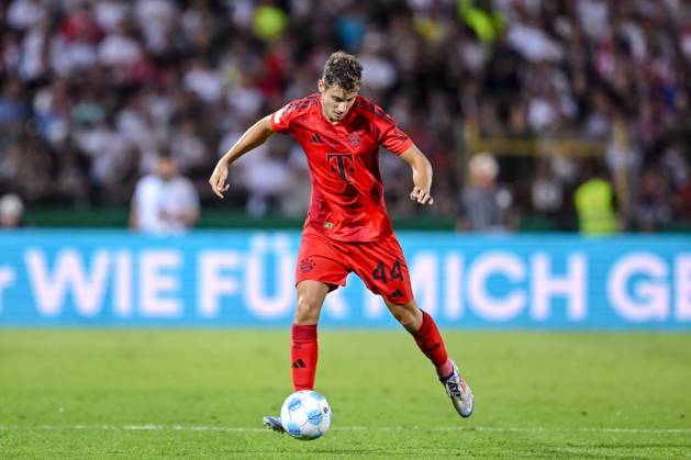 Josip Stanisic (FC Bayern Muenchen) in Aktion, am Ball, Einzelaktion waehrend des DFB-Pokal - erstrunden Spiels zwischen dem SSV Ulm 1846 Fussball und FC Bayern München im Donaustadion am 16. August 2024 in Ulm, Deutschland. (Foto von Harry Langer DeFodi Images) +++ Josip Stanisic (FC Bayern Muenchen) controls the Ball during the DFB-Pokal - First Round match between SSV Ulm 1846 Fussball and FC Bayern Muenchen at Donaustadion on August 16, 2024 in Ulm, Germany. (Photo by Harry Langer DeFodi Images) DFB DFL REGULATIONS PROHIBIT ANY USE OF PHOTOGRAPHS AS IMAGE SEQUENCES AND OR QUASI-VIDEO. (Photo by Harry Langer DeFodi Images) DFB DFL REGULATIONS PROHIBIT ANY USE OF PHOTOGRAPHS AS IMAGE SEQUENCES AND OR QUASI-VIDEO. Defodi-541_SSVFCB240816_378