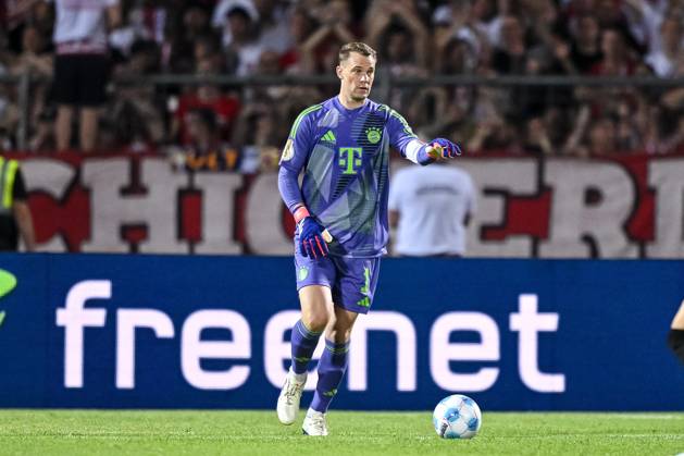 Torwart Manuel Neuer (FC Bayern Muenchen) in Aktion, am Ball, Einzelaktion waehrend des DFB-Pokal - erstrunden Spiels zwischen dem SSV Ulm 1846 Fussball und FC Bayern München im Donaustadion am 16. August 2024 in Ulm, Deutschland. (Foto von Harry Langer DeFodi Images) +++ Torwart Manuel Neuer (FC Bayern Muenchen) controls the Ball during the DFB-Pokal - First Round match between SSV Ulm 1846 Fussball and FC Bayern Muenchen at Donaustadion on August 16, 2024 in Ulm, Germany. (Photo by Harry Langer DeFodi Images) DFB DFL REGULATIONS PROHIBIT ANY USE OF PHOTOGRAPHS AS IMAGE SEQUENCES AND OR QUASI-VIDEO. (Photo by Harry Langer DeFodi Images) DFB DFL REGULATIONS PROHIBIT ANY USE OF PHOTOGRAPHS AS IMAGE SEQUENCES AND OR QUASI-VIDEO. Defodi-541_SSVFCB240816_406