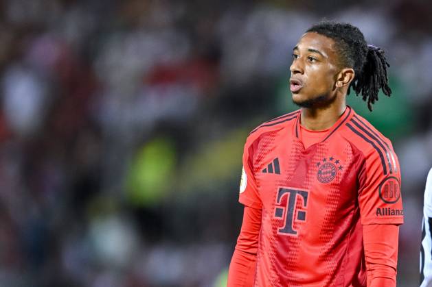 Michael Olise (FC Bayern Muenchen) Schaut waehrend des DFB-Pokal - erstrunden Spiels zwischen dem SSV Ulm 1846 Fussball und FC Bayern München im Donaustadion am 16. August 2024 in Ulm, Deutschland. (Foto von Harry Langer DeFodi Images) +++ Michael Olise (FC Bayern Muenchen) Looks on during the DFB-Pokal - First Round match between SSV Ulm 1846 Fussball and FC Bayern Muenchen at Donaustadion on August 16, 2024 in Ulm, Germany. (Photo by Harry Langer DeFodi Images) DFB DFL REGULATIONS PROHIBIT ANY USE OF PHOTOGRAPHS AS IMAGE SEQUENCES AND OR QUASI-VIDEO. (Photo by Harry Langer DeFodi Images) DFB DFL REGULATIONS PROHIBIT ANY USE OF PHOTOGRAPHS AS IMAGE SEQUENCES AND OR QUASI-VIDEO. Defodi-541_SSVFCB240816_412