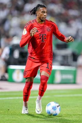 Michael Olise (FC Bayern Muenchen) in Aktion, am Ball, Einzelaktion waehrend des DFB-Pokal - erstrunden Spiels zwischen dem SSV Ulm 1846 Fussball und FC Bayern München im Donaustadion am 16. August 2024 in Ulm, Deutschland. (Foto von Harry Langer DeFodi Images) +++ Michael Olise (FC Bayern Muenchen) controls the Ball during the DFB-Pokal - First Round match between SSV Ulm 1846 Fussball and FC Bayern Muenchen at Donaustadion on August 16, 2024 in Ulm, Germany. (Photo by Harry Langer DeFodi Images) DFB DFL REGULATIONS PROHIBIT ANY USE OF PHOTOGRAPHS AS IMAGE SEQUENCES AND OR QUASI-VIDEO. (Photo by Harry Langer DeFodi Images) DFB DFL REGULATIONS PROHIBIT ANY USE OF PHOTOGRAPHS AS IMAGE SEQUENCES AND OR QUASI-VIDEO. Defodi-541_SSVFCB240816_416