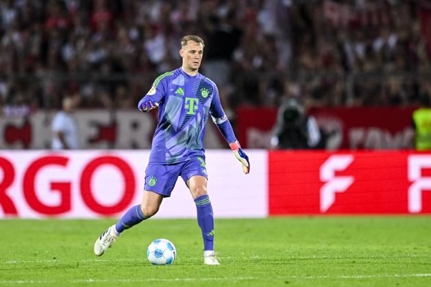Torwart Manuel Neuer (FC Bayern Muenchen) in Aktion, am Ball, Einzelaktion waehrend des DFB-Pokal - erstrunden Spiels zwischen dem SSV Ulm 1846 Fussball und FC Bayern München im Donaustadion am 16. August 2024 in Ulm, Deutschland. (Foto von Harry Langer DeFodi Images) +++ Torwart Manuel Neuer (FC Bayern Muenchen) controls the Ball during the DFB-Pokal - First Round match between SSV Ulm 1846 Fussball and FC Bayern Muenchen at Donaustadion on August 16, 2024 in Ulm, Germany. (Photo by Harry Langer DeFodi Images) DFB DFL REGULATIONS PROHIBIT ANY USE OF PHOTOGRAPHS AS IMAGE SEQUENCES AND OR QUASI-VIDEO. (Photo by Harry Langer DeFodi Images) DFB DFL REGULATIONS PROHIBIT ANY USE OF PHOTOGRAPHS AS IMAGE SEQUENCES AND OR QUASI-VIDEO. Defodi-541_SSVFCB240816_430