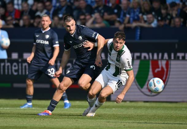 Philipp Sander (Borussia Moenchengladbach), Matus Bero (VfL Bochum), v.re. 31.08.2024, Fussball 1. Bundesliga, 2. Spieltag, Saison 2024 2025 VfL Bochum - Borussia Mönchengladbach 0:2 Bochum Vonovia Ruhrstadion Nordrhein Westfalen Deutschland