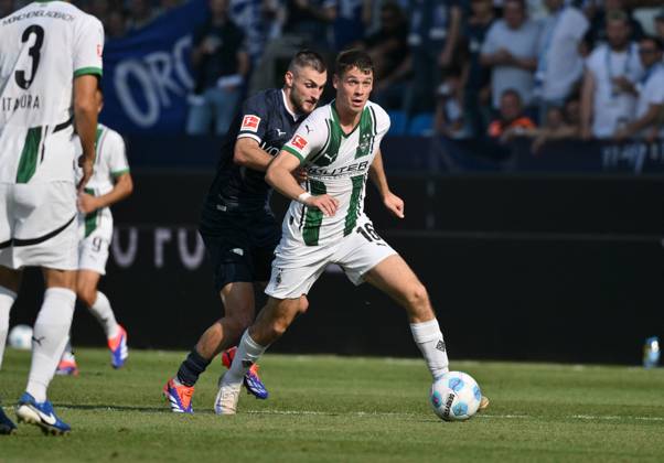 Philipp Sander (Borussia Moenchengladbach), Matus Bero (VfL Bochum) 31.08.2024, Fussball 1. Bundesliga, 2. Spieltag, Saison 2024 2025 VfL Bochum - Borussia Mönchengladbach 0:2 Bochum Vonovia Ruhrstadion Nordrhein Westfalen Deutschland