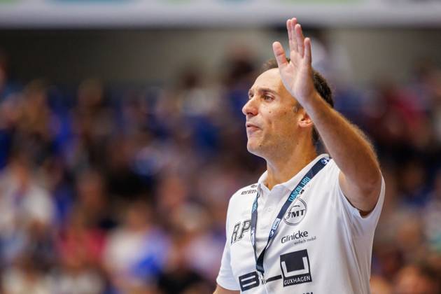 Roberto Garcia Parrondo (MT Melsungen, Trainer) gestikuliert GER, TBV Lemgo Lippe vs. MT Melsungen, Handball, 1. Bundesliga, 1. Spieltag, Spielzeit 2024 2025, 05.09.2024 GER, TBV Lemgo Lippe vs. MT Melsungen, Handball, 1. Bundesliga, 1. Spieltag, Spielzeit 2024 2025, 05.09.2024 Lemgo Copyright: xEibner-Pressefotox xJanxRollingerx EP_JSK