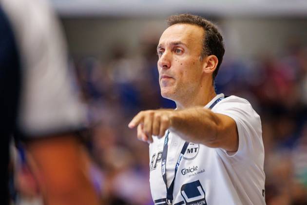 Roberto Garcia Parrondo (MT Melsungen, Trainer) gestikuliert GER, TBV Lemgo Lippe vs. MT Melsungen, Handball, 1. Bundesliga, 1. Spieltag, Spielzeit 2024 2025, 05.09.2024 GER, TBV Lemgo Lippe vs. MT Melsungen, Handball, 1. Bundesliga, 1. Spieltag, Spielzeit 2024 2025, 05.09.2024 Lemgo Copyright: xEibner-Pressefotox xJanxRollingerx EP_JSK