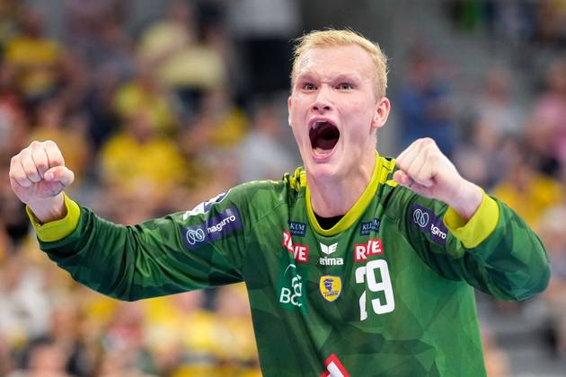 David Späth (Torwart, RNL, 29), Spieler der Rhein-Neckar-Löwen, Einzelbild, Einzelfoto, Aktion, Action, Jubel, jubeln, jubelt, celebration, Freude, freuen, freut sich, zuversichtlich, optimistisch, positiv, Spielszene, Action, Aktion, 05.09.2024, Mannheim (Deutschland), Handball, Bundesliga, Rhein-Neckar Löwen - THW Kiel