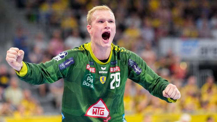 David Späth (Torwart, RNL, 29), Spieler der Rhein-Neckar-Löwen, Einzelbild, Einzelfoto, Aktion, Action, Jubel, jubeln, jubelt, celebration, Freude, freuen, freut sich, zuversichtlich, optimistisch, positiv, Spielszene, Action, Aktion, 05.09.2024, Mannheim (Deutschland), Handball, Bundesliga, Rhein-Neckar Löwen - THW Kiel