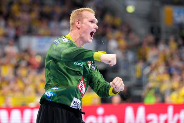 David Späth (Torwart, RNL, 29), Spieler der Rhein-Neckar-Löwen, Einzelbild, Einzelfoto, Aktion, Action, Jubel, jubeln, jubelt, celebration, Freude, freuen, freut sich, zuversichtlich, optimistisch, positiv, Spielszene, Action, Aktion, 05.09.2024, Mannheim (Deutschland), Handball, Bundesliga, Rhein-Neckar Löwen - THW Kiel