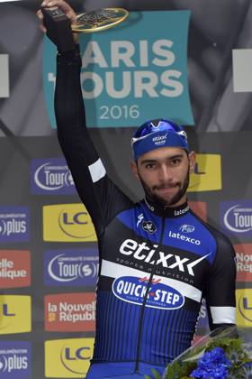 Paris-Tours 2016 cycling race TOURS, FRANCE - OCTOBER 9 : winner GAVIRIA RENDON Fernando (COL) Rider of ETIXX - QUICK STEP pictured during the podium ceremony of the 110th edition of the Paris-Tours cycling race with start in Dreux and finish in Tours on October 09, 2016 in Tours, France, 9 10 2016 TOURS FRANCE Copyright: xPeterxDexVoechtx 10607844-019