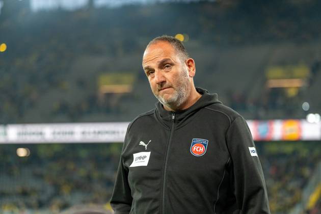 Frank Schmidt (1. FC Heidenheim, Cheftrainer), vor dem Spiel, GER BVB Borussia Dortmund 09 vs. 1. FC Heidenheim, Fussball, Bundesliga, Spieltag 3, Saison 2024 2025, 13.09.2024 DFB DFL REGULATIONS PROHIBIT ANY USE OF PHOTOGRAPHS AS IMAGE SEQUENCES AND OR QUASI-VIDEO, GER BVB Borussia Dortmund 09 vs. 1. FC Heidenheim, Fussball, Bundesliga, Spieltag 3, Saison 2024 2025, 13.09.2024 Dortmund Copyright: xEibner-Pressefoto FabianxFriesex EP_FFE