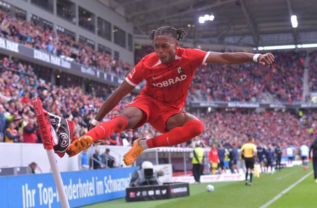 14.09.2024, xblx, Fussball 1.Bundesliga, SC Freiburg - VfL Bochum emspor, v.l. Junior Adamu (SC Freiburg), Goal scored, Tor zum 2:1, celebrate the goal, Torjubel , Jubel, jubeln, jubelt, (DFL DFB REGULATIONS PROHIBIT ANY USE OF PHOTOGRAPHS as IMAGE SEQUENCES and or QUASI-VIDEO) Freiburg