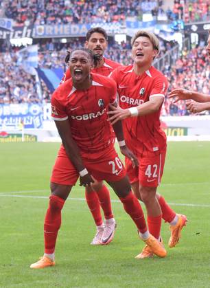 14.09.2024, xblx, Fussball 1.Bundesliga, SC Freiburg - VfL Bochum emspor, v.l. Junior Adamu (SC Freiburg), Goal scored, Tor zum 2:1, celebrate the goal, Torjubel , Jubel, jubeln, jubelt, Eren Dinkci (SC Freiburg), Ritsu Doan (SC Freiburg) (DFL DFB REGULATIONS PROHIBIT ANY USE OF PHOTOGRAPHS as IMAGE SEQUENCES and or QUASI-VIDEO) Freiburg