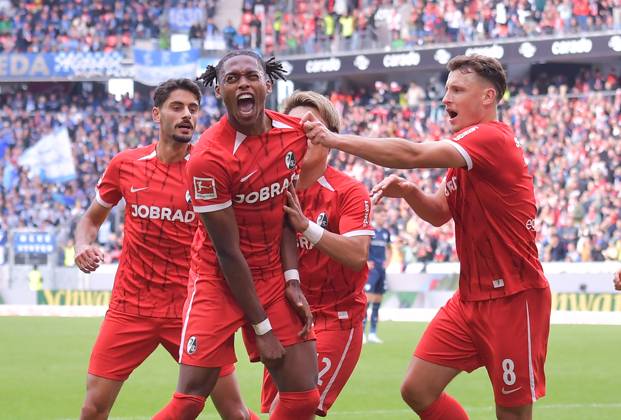 14.09.2024, xblx, Fussball 1.Bundesliga, SC Freiburg - VfL Bochum emspor, v.l. Junior Adamu (SC Freiburg), Goal scored, Tor zum 2:1, celebrate the goal, Torjubel , Jubel, jubeln, jubelt, Eren Dinkci (SC Freiburg), Junior Adamu (SC Freiburg), Ritsu Doan (SC Freiburg), Maximilian Eggestein (SC Freiburg) (DFL DFB REGULATIONS PROHIBIT ANY USE OF PHOTOGRAPHS as IMAGE SEQUENCES and or QUASI-VIDEO) Freiburg