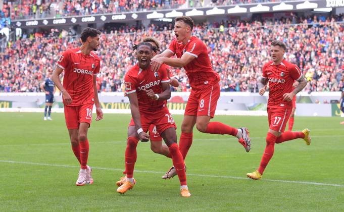 14.09.2024, xblx, Fussball 1.Bundesliga, SC Freiburg - VfL Bochum emspor, v.l. Junior Adamu (SC Freiburg), Goal scored, Tor zum 2:1, celebrate the goal, Torjubel , Jubel, jubeln, jubelt, (DFL DFB REGULATIONS PROHIBIT ANY USE OF PHOTOGRAPHS as IMAGE SEQUENCES and or QUASI-VIDEO) Freiburg