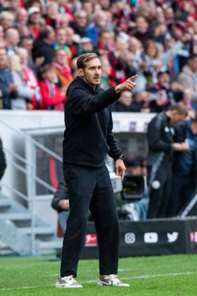 Julian Schuster (SC Freiburg, Trainer) jubelt ueber das Tor zum 2:1, GER, SC Freiburg (SCF) vs VfL Bochum (BOC), Fussball Bundesliga, 3. Spieltag, Saison 2024 2025, 14.09.2024 DFB DFL regulations prohibit any use of photographs as image sequences and or quasi-video GER, SC Freiburg (SCF) vs VfL Bochum (BOC), Fussball Bundesliga, 3. Spieltag, Saison 2024 2025, 14.09.2024 Freiburg Copyright: xEibner-Pressefoto Memmlerx EP_MMR