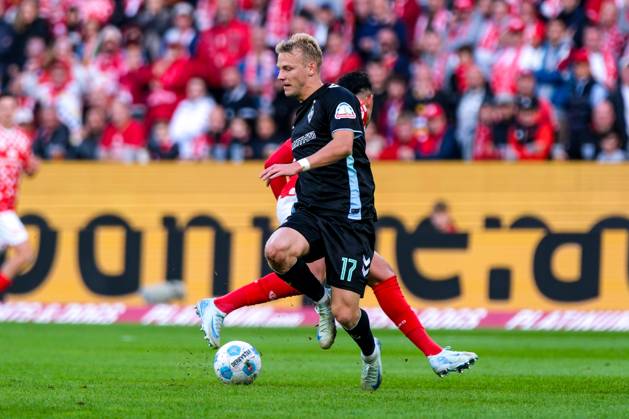 Marco Gruell (SV Werder Bremen, 17) im Zweikampf mit Nadiem Amiri (1. FSV Mainz 05, 18), GER, 1. FSV Mainz 05 vs. SV Werder Bremen, Fussball, 1. Bundesliga, 3. Spieltag, Spielzeit 2024 2025, 15.09.2024. DFL DFB REGULATIONS PROHIBIT ANY USE OF PHOTOGRAPHS as IMAGE SEQUENCES and or QUASI-VIDEO. GER, 1. FSV Mainz 05 vs. SV Werder Bremen, Fussball, 1. Bundesliga, 3. Spieltag, Spielzeit 2024 2025, 15.09.2024. Mainz Copyright: xEibner-Pressefoto FlorianxWieganx EP_FWD