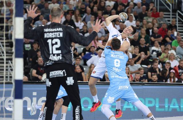 HC Zagreb v Aalborg Handbold - EHF Champions League ZAGREB, CROATIA - SEPTEMBER 18: Aleks Kavcic of HC Zagreb is challenged by Miguel Martins of Aalborg Handbold during EHF Champions League Group Phase match between HC Zagreb and Aalborg Handbold at Arena Zagreb on September 18, 2024 in Zagreb, Croatia. SanjinxStrukic PIXSELL