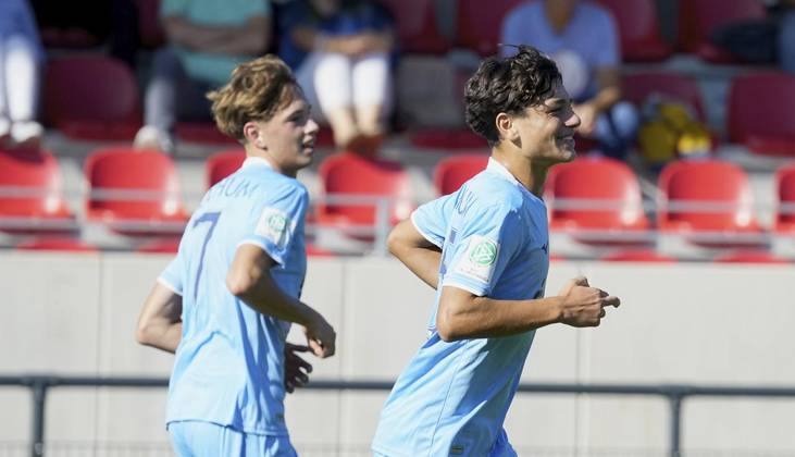 Fussball in Essen ** NUR FÜR REDAKTIONELLE ZWECKE ** EDITORIAL USE ONLY **<p>Elhan Kovacevic vom VfL Bochum 1848 freut sich über das 1:0 gegen die U17, U 17 von RWE. Das Spiel der U17 DFB-Nachwuchsliga - Vorrunde am 21.09.2024 auf der BSA Mitte 2, Seumannstraße 55 endete X:X. Michael Gohl FUNKE Foto Services< p> Deutschland Nordrhein-Westfalen Essen Copyright: MichaelxGohl