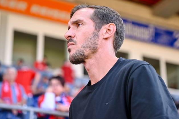 Trainer Julian Schuster (SC Freiburg) Schaut waehrend des Spiels der 1. Bundesliga zwischen dem 1. FC Heidenheim 1846 und SC Freiburg, Voith-Arena am 21. September 2024 in Heidenheim, Deutschland. (Foto von Harry Langer DeFodi Images) +++ Trainer Julian Schuster (SC Freiburg) Looks on during the Bundesliga match between 1. FC Heidenheim 1846 and SC Freiburg at Voith Arena on September 21, 2024 in Heidenheim, Germany. (Photo by Harry Langer DeFodi Images) DFL regulations prohibit any use of photographs as image sequences and or quasi-video. Defodi-541_FCHSCF20240920_016
