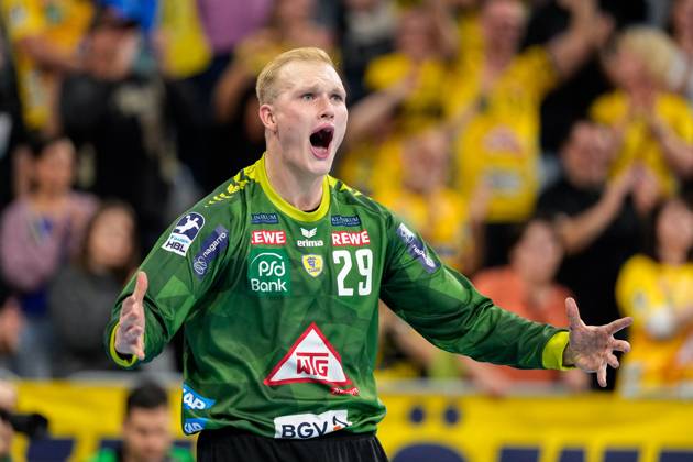 David Späth (Torwart, RNL, 29), Spieler der Rhein-Neckar-Löwen, Einzelbild, Einzelfoto, Jubel nach dem Schlusspfiff, Freude über den Sieg, Sieger, Gewinner, jubelt, jubeln, fröhlich, positiv, freut sich, freuen, optimistisch, Highlight, Action, Aktion, 21.09.2024, Mannheim (Deutschland), Handball, Bundesliga, Rhein-Neckar Löwen - MT Melsungen