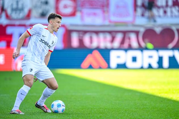 Maximilian Eggestein (SC Freiburg) in Aktion, am Ball, Einzelaktion waehrend des Spiels der 1. Bundesliga zwischen dem 1. FC Heidenheim 1846 und SC Freiburg, Voith-Arena am 21. September 2024 in Heidenheim, Deutschland. (Foto von Harry Langer DeFodi Images) +++ Maximilian Eggestein (SC Freiburg) controls the Ball during the Bundesliga match between 1. FC Heidenheim 1846 and SC Freiburg at Voith Arena on September 21, 2024 in Heidenheim, Germany. (Photo by Harry Langer DeFodi Images) DFL regulations prohibit any use of photographs as image sequences and or quasi-video. Defodi-541_FCHSCF20240920_164