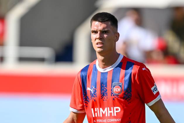 Mathias Honsak (1.FC Heidenheim) Schaut waehrend des Spiels der 1. Bundesliga zwischen dem 1. FC Heidenheim 1846 und SC Freiburg, Voith-Arena am 21. September 2024 in Heidenheim, Deutschland. (Foto von Harry Langer DeFodi Images) +++ Mathias Honsak (1.FC Heidenheim) Looks on during the Bundesliga match between 1. FC Heidenheim 1846 and SC Freiburg at Voith Arena on September 21, 2024 in Heidenheim, Germany. (Photo by Harry Langer DeFodi Images) DFL regulations prohibit any use of photographs as image sequences and or quasi-video. Defodi-541_FCHSCF20240920_188