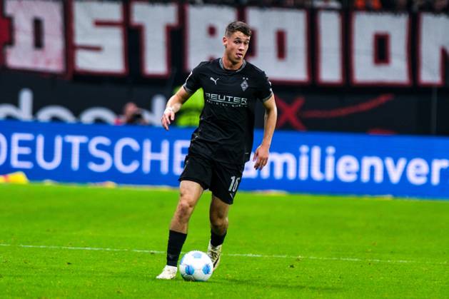 Philipp Sander (Borussia Mönchengladbach, 16) am Ball, GER, Eintracht Frankfurt vs. Borussia Moenchengladbach, Fussball, 1. Bundesliga, 4. Spieltag, Saison 2024 2025, 21.09.2024. DFL REGULATIONS PROHIBIT ANY USE OF PHOTOGRAPHS as IMAGE SEQUENCES and or QUASI-VIDEO. GER, Eintracht Frankfurt vs. Borussia Moenchengladbach, Fussball, 1. Bundesliga, 4. Spieltag, Saison 2024 2025, 21.09.2024. Frankfurt Copyright: xEibner-Pressefoto FlorianxWieganx EP_FWD