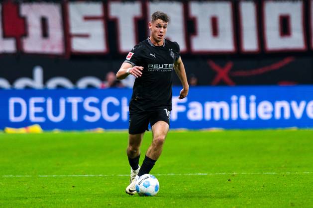 Philipp Sander (Borussia Mönchengladbach, 16) am Ball, GER, Eintracht Frankfurt vs. Borussia Moenchengladbach, Fussball, 1. Bundesliga, 4. Spieltag, Saison 2024 2025, 21.09.2024. DFL REGULATIONS PROHIBIT ANY USE OF PHOTOGRAPHS as IMAGE SEQUENCES and or QUASI-VIDEO. GER, Eintracht Frankfurt vs. Borussia Moenchengladbach, Fussball, 1. Bundesliga, 4. Spieltag, Saison 2024 2025, 21.09.2024. Frankfurt Copyright: xEibner-Pressefoto FlorianxWieganx EP_FWD