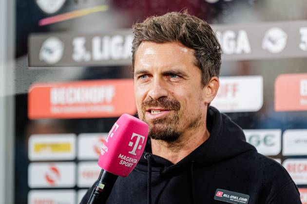 Thomas Stamm (SG Dynamo Dresden, Cheftrainer) im Interview mit Magenta TV GER, SC Verl vs. SG Dynamo Dresden, Fussball, 3. Liga, 7. Spieltag, Spielzeit 2024 2025, 25.09.2024 DFL Regulations prohibit any use of photographers as image sequences and or quasi-video. GER, SC Verl vs. SG Dynamo Dresden, Fussball, 3. Liga, 7. Spieltag, Spielzeit 2024 2025, 25.09.2024 Verl Copyright: xEibner-Pressefotox xJanxRollingerx EP_JSK