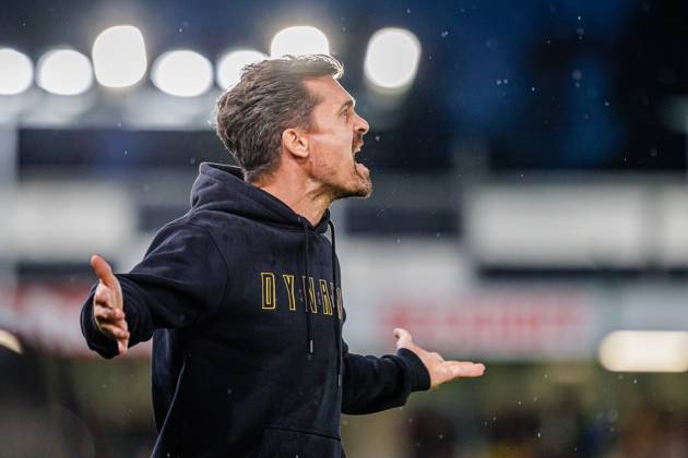 Thomas Stamm (SG Dynamo Dresden, Cheftrainer) aergert sich regt sich auf ist unzufrieden GER, SC Verl vs. SG Dynamo Dresden, Fussball, 3. Liga, 7. Spieltag, Spielzeit 2024 2025, 25.09.2024 DFL Regulations prohibit any use of photographers as image sequences and or quasi-video. GER, SC Verl vs. SG Dynamo Dresden, Fussball, 3. Liga, 7. Spieltag, Spielzeit 2024 2025, 25.09.2024 Verl Copyright: xEibner-Pressefotox xJanxRollingerx EP_JSK