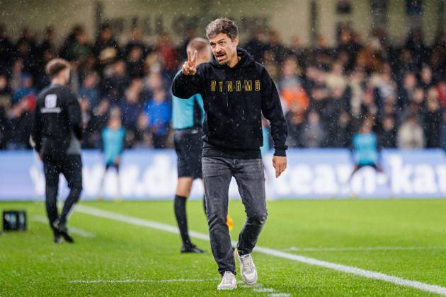 Thomas Stamm (SG Dynamo Dresden, Cheftrainer) gestikuliert GER, SC Verl vs. SG Dynamo Dresden, Fussball, 3. Liga, 7. Spieltag, Spielzeit 2024 2025, 25.09.2024 DFL Regulations prohibit any use of photographers as image sequences and or quasi-video. GER, SC Verl vs. SG Dynamo Dresden, Fussball, 3. Liga, 7. Spieltag, Spielzeit 2024 2025, 25.09.2024 Verl Copyright: xEibner-Pressefotox xJanxRollingerx EP_JSK