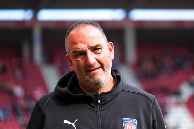 Frank Schmidt (FC Heidenheim, Chef-Trainer) vor dem Spiel, GER, 1. FSV Mainz 05 vs. 1. FC Heidenheim, Fussball, 1. Bundesliga, 5. Spieltag, Saison 2024 2025, 28.09.2024. DFL REGULATIONS PROHIBIT ANY USE OF PHOTOGRAPHS as IMAGE SEQUENCES and or QUASI-VIDEO. GER, 1. FSV Mainz 05 vs. 1. FC Heidenheim, Fussball, 1. Bundesliga, 5. Spieltag, Saison 2024 2025, 28.09.2024. Mainz Copyright: xEibner-Pressefoto FlorianxWieganx EP_FWD
