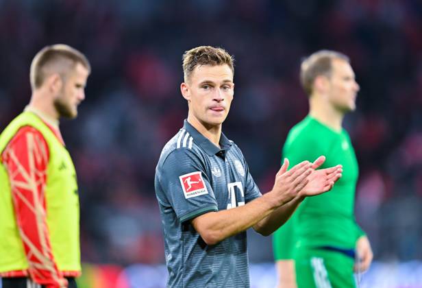 Joshua Kimmich (FC Bayern Muenchen) gestikuliert, Bundesliga, FC Bayern München v Bayer 04 Leverkusen, Allianz Arena am 28. September 2024 in München, Deutschland. (Foto von Silas Schueller DeFodi Images) Joshua Kimmich (FC Bayern Muenchen) gestures, Bundesliga, FC Bayern München v Bayer 04 Leverkusen, Allianz Arena on September 28, 2024 in Munich, Germany. (Photo by Silas Schueller DeFodi Images) DFL regulations prohibit any use of photographs as image sequences and or quasi-video. Defodi-738_738_FCBLEV_20240928_239