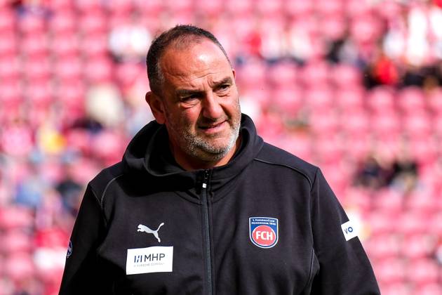 Frank Schmidt (FC Heidenheim, Chef-Trainer) vor dem Spiel, GER, 1. FSV Mainz 05 vs. 1. FC Heidenheim, Fussball, 1. Bundesliga, 5. Spieltag, Saison 2024 2025, 28.09.2024. DFL REGULATIONS PROHIBIT ANY USE OF PHOTOGRAPHS as IMAGE SEQUENCES and or QUASI-VIDEO. GER, 1. FSV Mainz 05 vs. 1. FC Heidenheim, Fussball, 1. Bundesliga, 5. Spieltag, Saison 2024 2025, 28.09.2024. Mainz Copyright: xEibner-Pressefoto FlorianxWiegandx EP_FWD