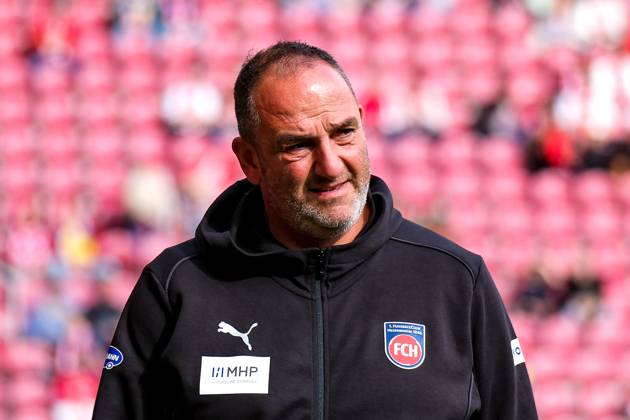Frank Schmidt (FC Heidenheim, Chef-Trainer) vor dem Spiel, GER, 1. FSV Mainz 05 vs. 1. FC Heidenheim, Fussball, 1. Bundesliga, 5. Spieltag, Saison 2024 2025, 28.09.2024. DFL REGULATIONS PROHIBIT ANY USE OF PHOTOGRAPHS as IMAGE SEQUENCES and or QUASI-VIDEO. GER, 1. FSV Mainz 05 vs. 1. FC Heidenheim, Fussball, 1. Bundesliga, 5. Spieltag, Saison 2024 2025, 28.09.2024. Mainz Copyright: xEibner-Pressefoto FlorianxWiegandx EP_FWD