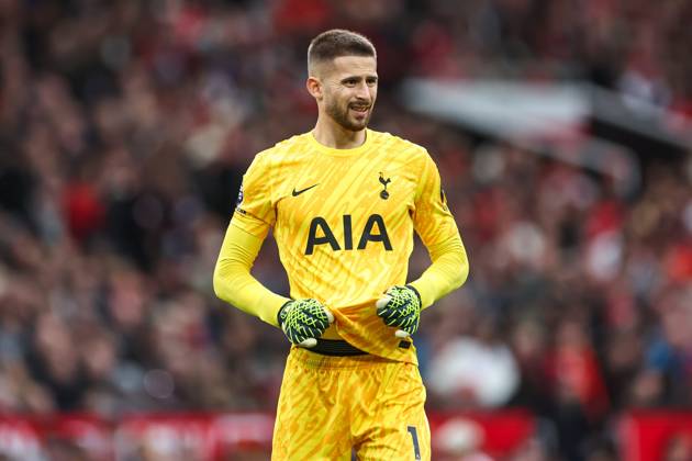 Premier League Manchester United, ManU v Tottenham Hotspur Guglielmo Vicario of Tottenham Hotspur during the Premier League match Manchester United vs Tottenham Hotspur at Old Trafford, Manchester, United Kingdom, 29th September 2024 (Photo by Mark Cosgrove News Images) Copyright: xMarkxCosgrove NewsxImagesx